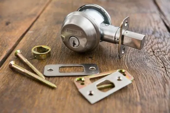 Real locksmith key and lock work